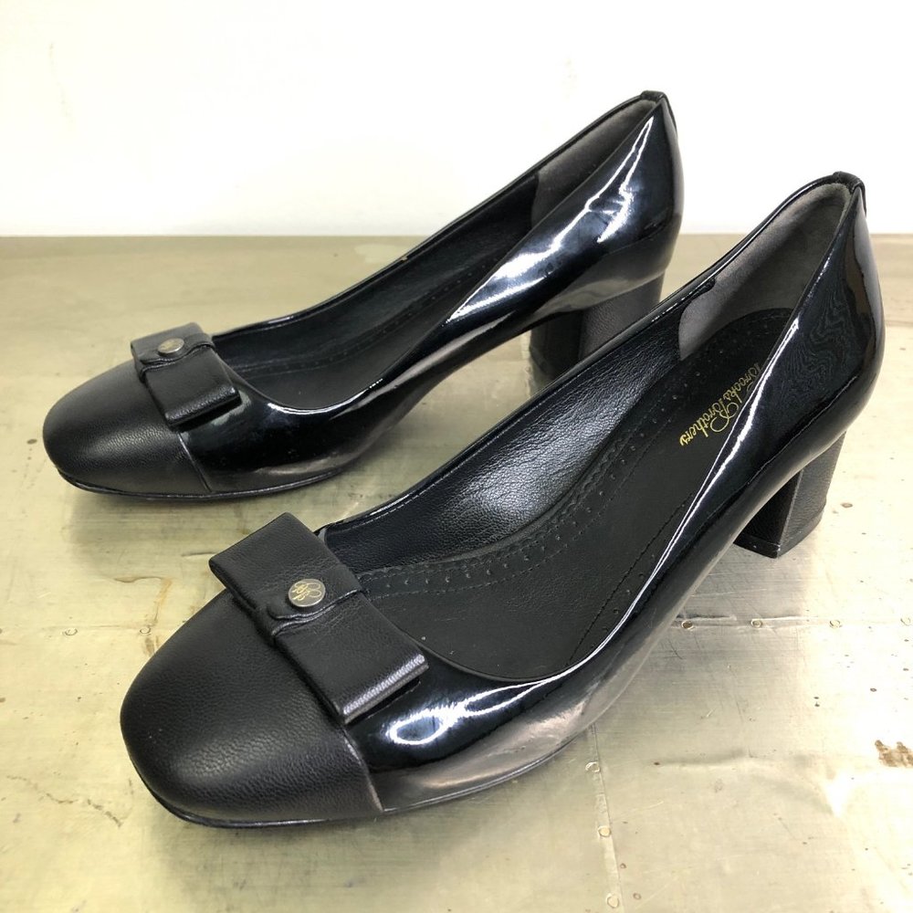 Brooks Brothers Patent Leather Cap Toe Bow Heels in Black